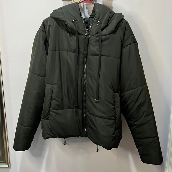 Oversized Black Puffer Jacket - Picture 2 of 8